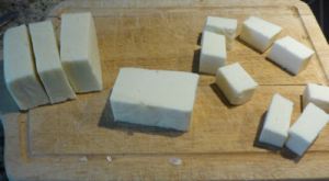 Cook until the peas are done, then cut the paneer into cubes, add them to the mix and cook for 10 minutes